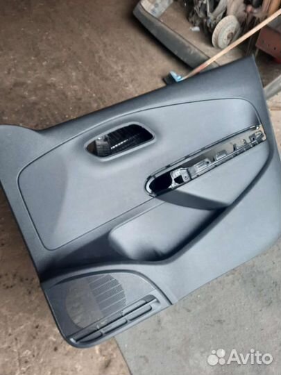 Обшивка двери передняя правая VW Polo5