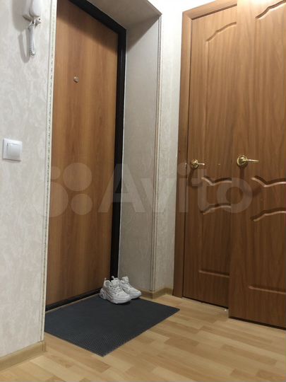 2-к. квартира, 54 м², 1/3 эт.