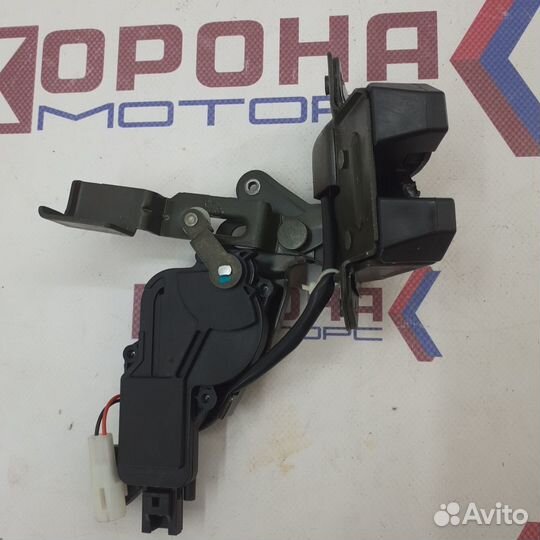 Замок крышки багажника