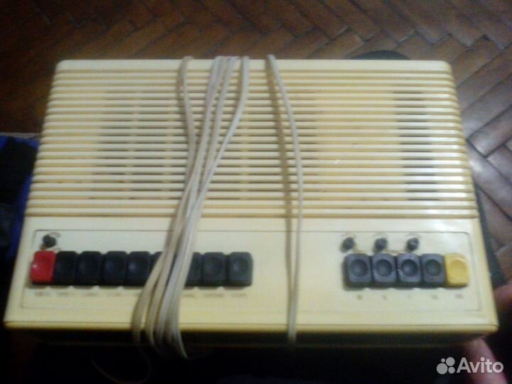 Приемник трехпрограмный с часами и будильником