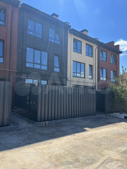 Таунхаус 102 м² на участке 1 сот.