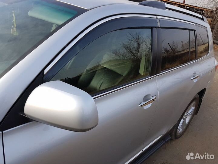 Highlander 2007-2013 Ветровики с хромом Z8BB4