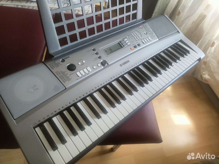 Синтезаторы Yamaha PSR E313 и PSR R300