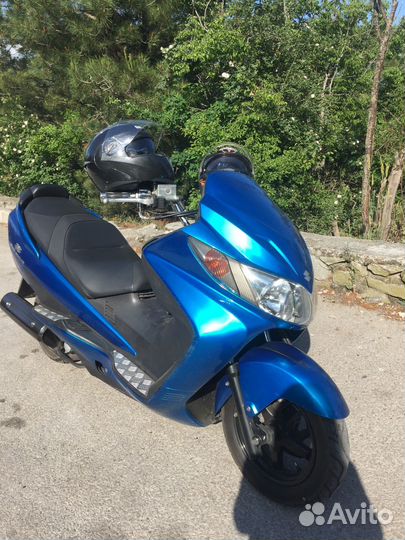 Макси-скутер Suzuki Skywave 250 cc