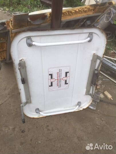 Люк для машины