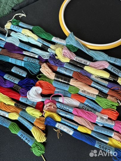 Набор ниток мулине, 28шт. + пяльце