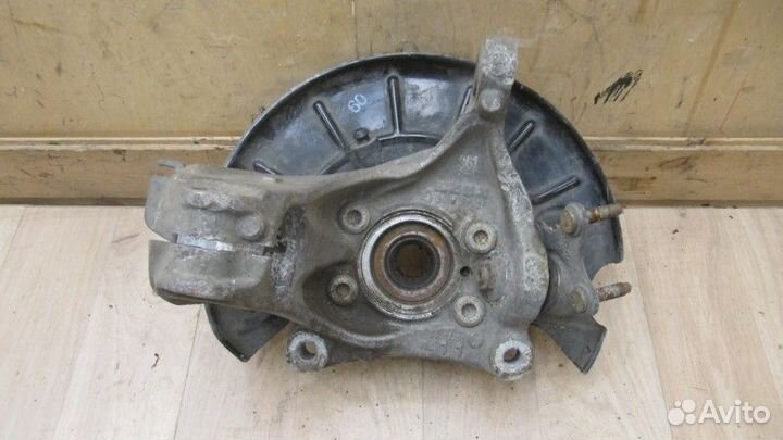 Кулак поворотный передний правый Volkswagen Passat