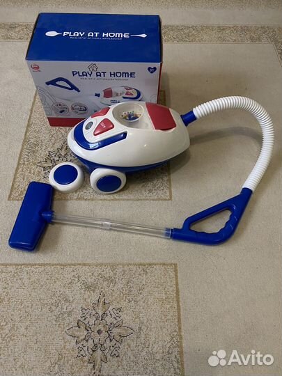 Детский игрушечный пылесос