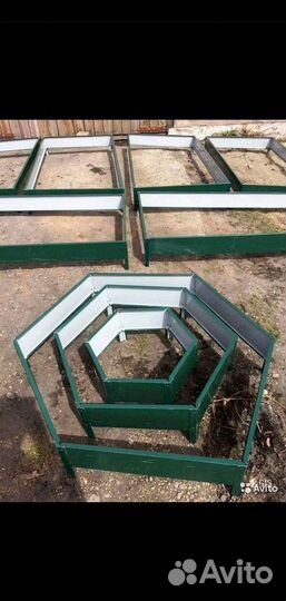 Садовая клумба