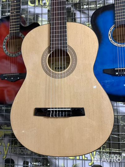 Гитара классическая + аксессуар