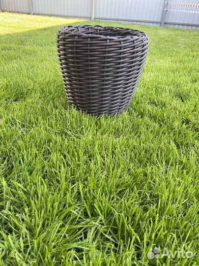 Кашпо из искусственного ротанга