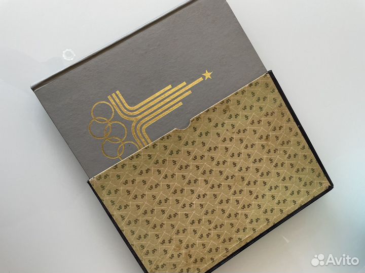 Продаю почтовые марки СССР с альбомом