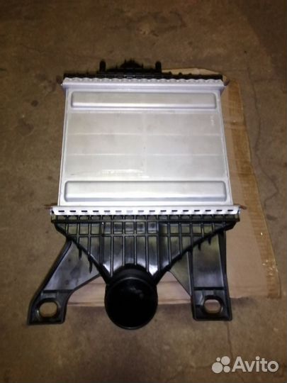 Интеркулер LR064205 fpla6K775AB Land Rover Jaguar
