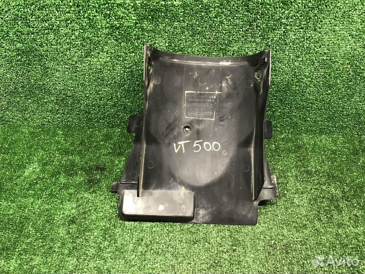 Пластик подрамника Honda VT500 Shadow PC08