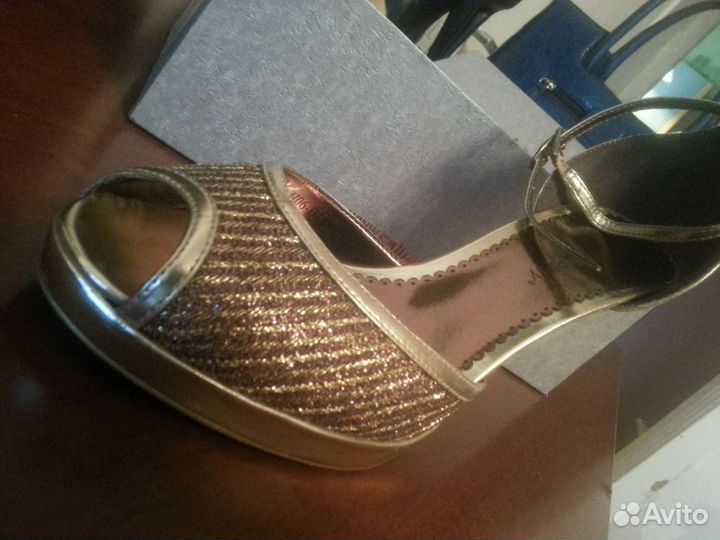 Туфли золотые