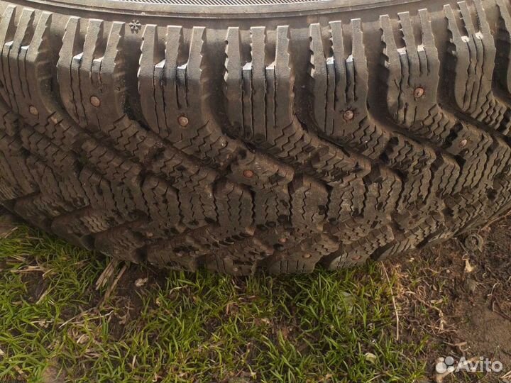 Goodyear UltraGrip 500 245/65 R17