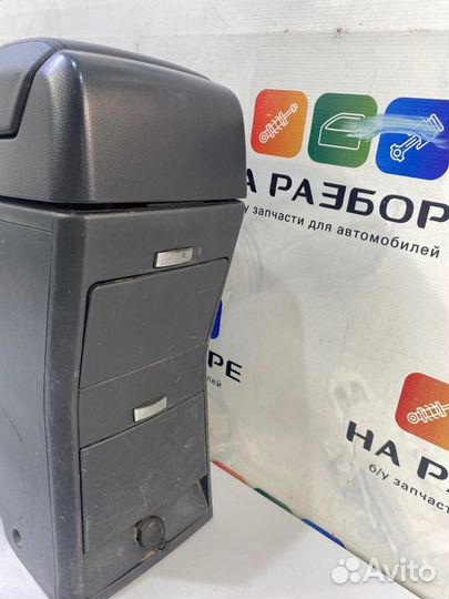 Консоль между сидений Chevrolet Captiva C100 10HM