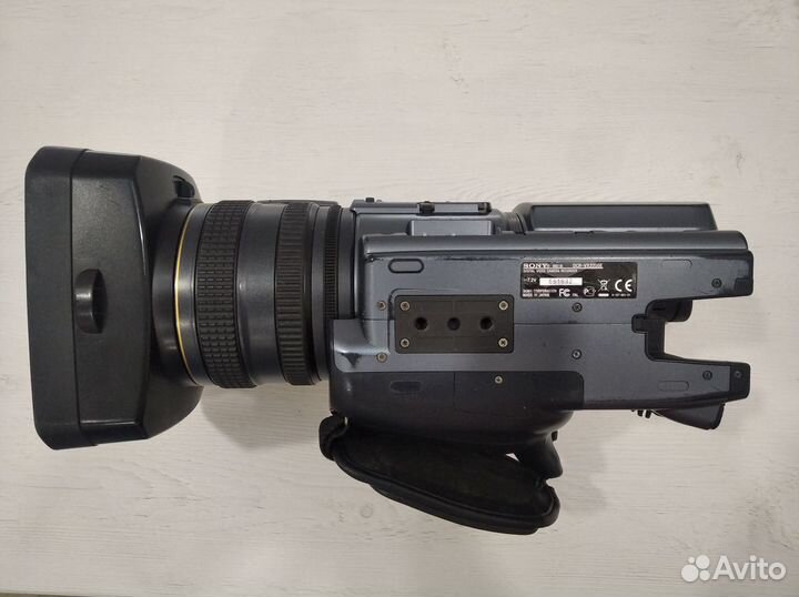 Профессиональная видеокамера Sony DCR-VX2200