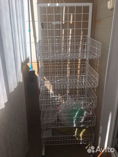 Стойка с корзинами