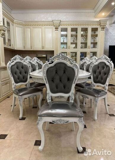 Кухонный стол и стулья комплект