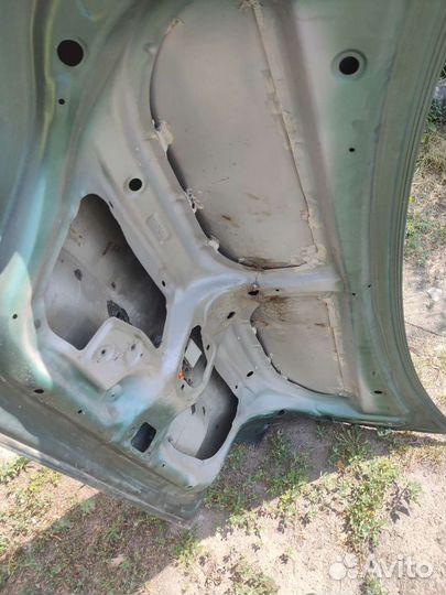 Крышка багажника Авенсис 22