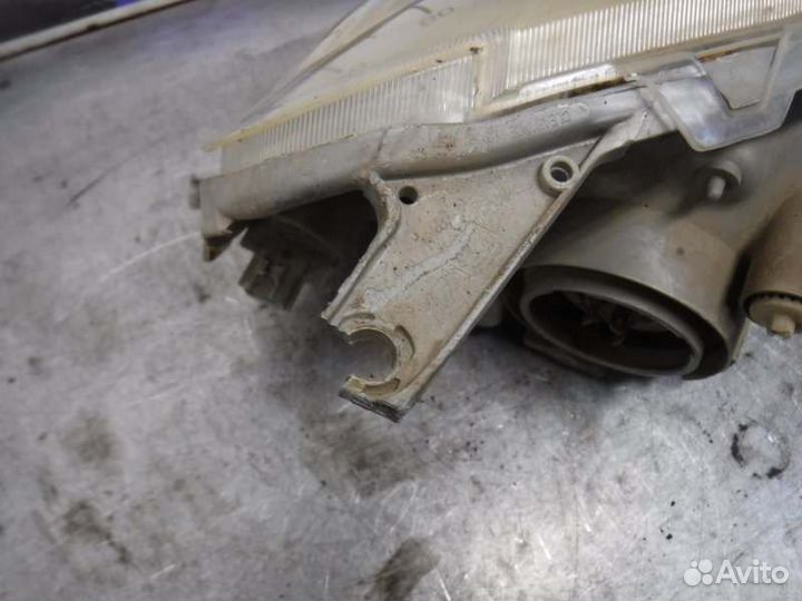 Фара передняя левая Toyota Vitz 1szfe 1999