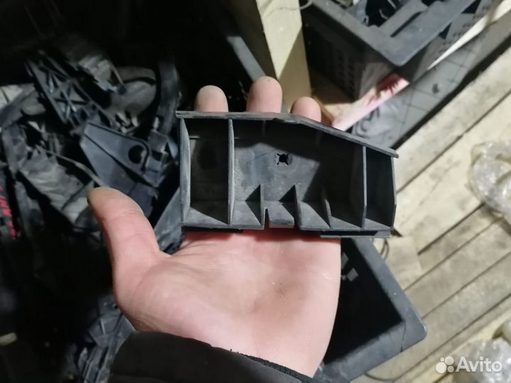 Крепление заднего бампера Тойота Королла Е120