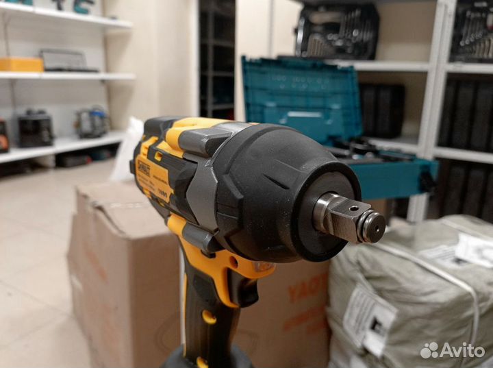 Ударный Гайковерт DeWalt 700 Нм