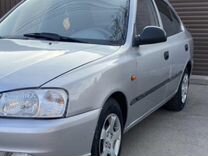 Снять полку заднюю hyundai accent