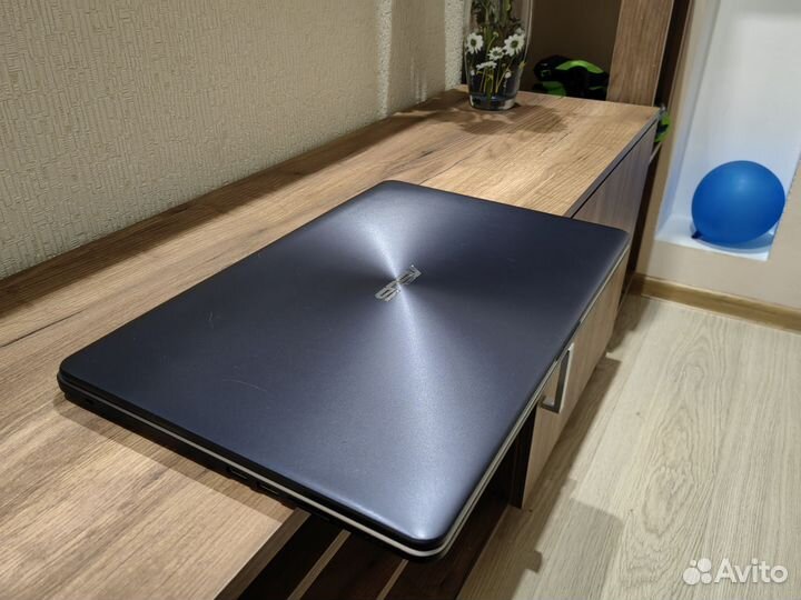 Asus с огромным экраном 17.3 дюйма