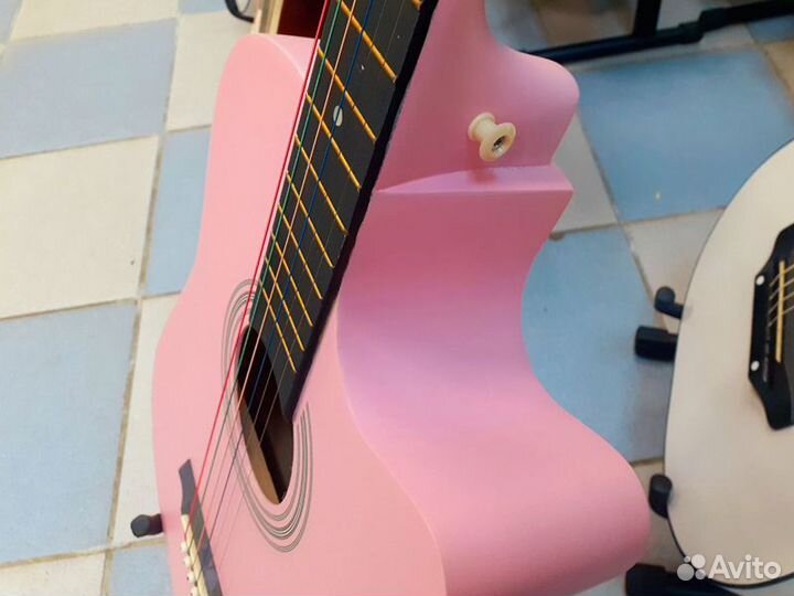 Гитара + чехол + струны + каподастр новые