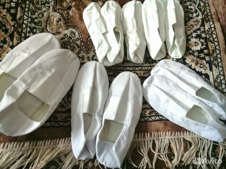 Чешки новые (чёрные, белые)