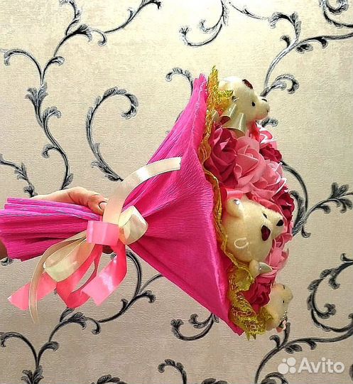 Букет из 5 мишек и роз