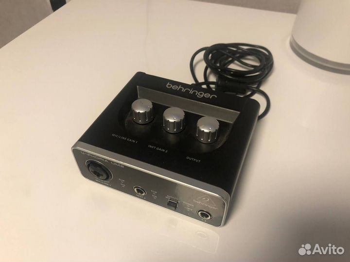 Звуковая карта behringer um2