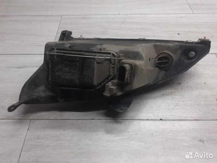 Фара правая Ford Focus 1