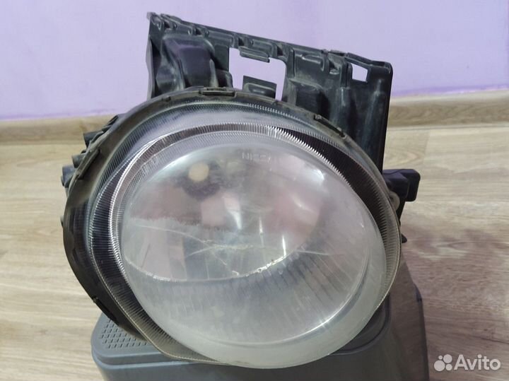 Правая фара Nissan Juke (2011 г)