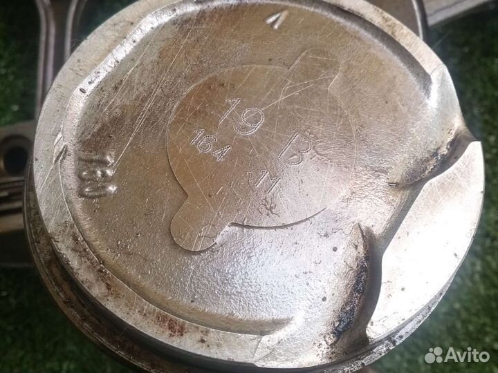 Поршни, шатуны Рено Меган 3. Для двс K4M V838