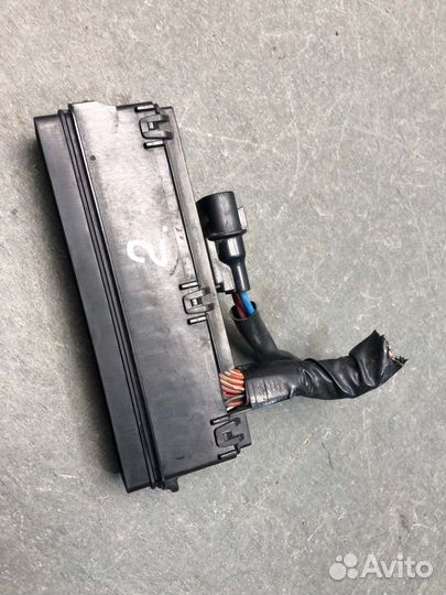 Блок предохранителей под капот Mitsubishi Lancer