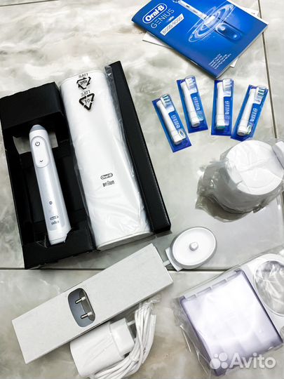 Электрическая зубная щетка новая