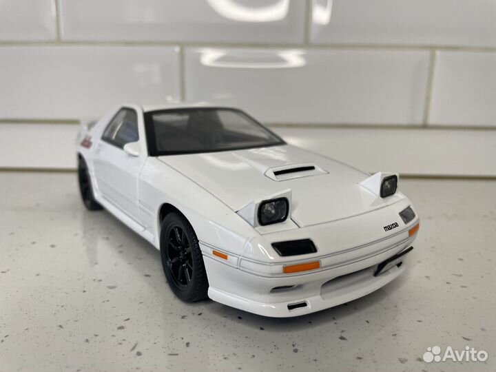 Коллекционная модель Mazda Rx-7 1:24