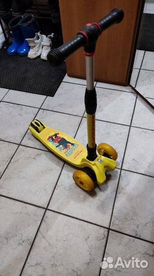 Детский трёхколёсный самокат