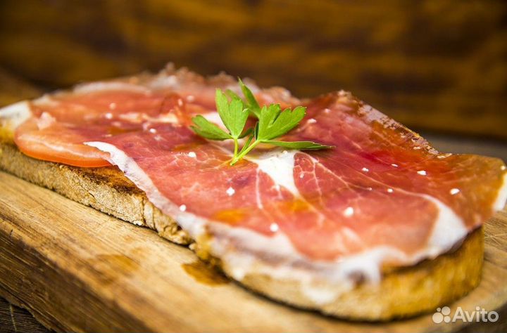 Хамон серрано нога на кости