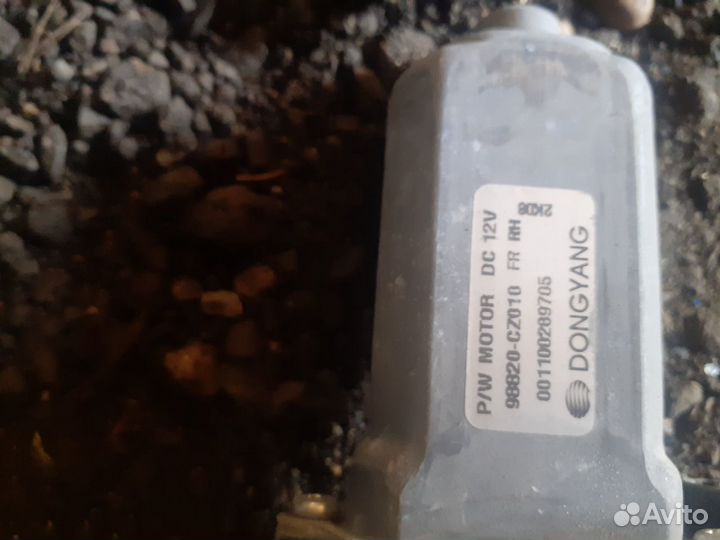 Стеклоподъемник передний правый Ссанг Енг Актион