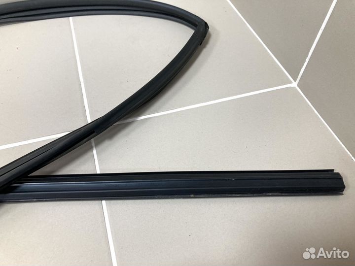 Уплотнитель стекла зад прав Ssang Yong Actyon NEW