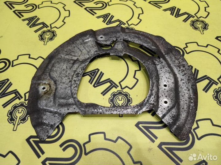 Щиток тормозного механизма передний левый Bmw X5