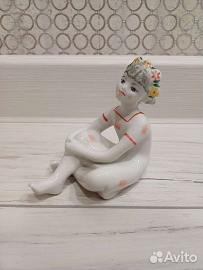 Фарфоровая статуэтка 