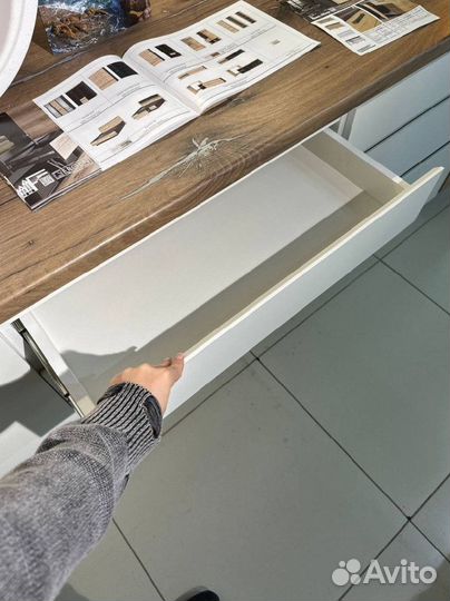 Кухня белая 240 см в наличии