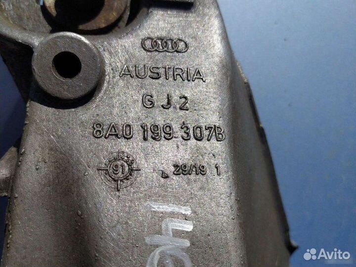 Опора двигателя Audi 80 B4 седан 2.0I 1992