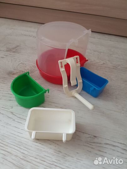 Купалка, держатель лакомства и 3 кормушки