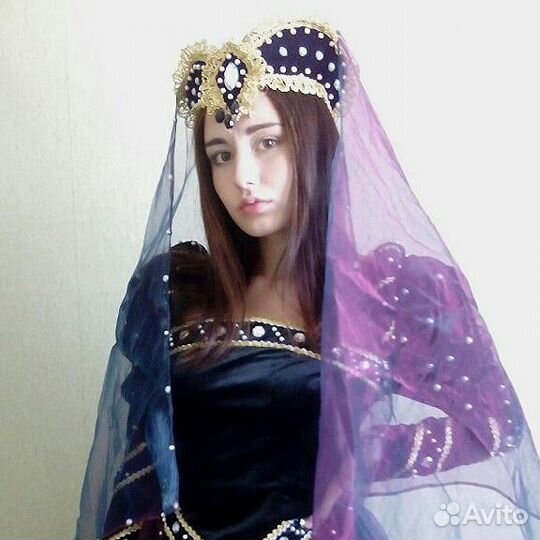 Сценический женский костюм эпохи Тюдоров